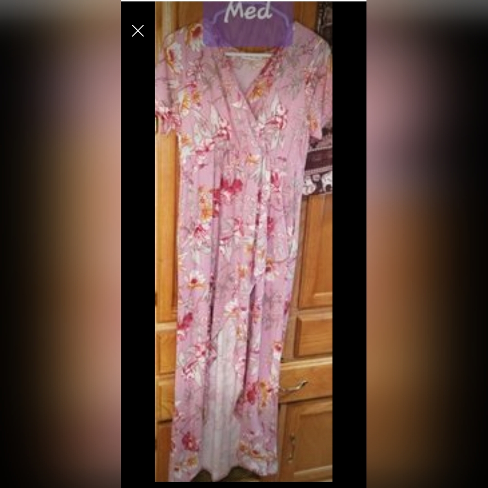 Medium dress worn once for a picture. Perfect condition